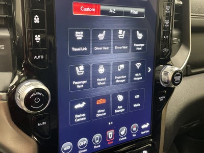 2019 RAM 1500 Laramie Crew Cab 4x4 5'7" Box