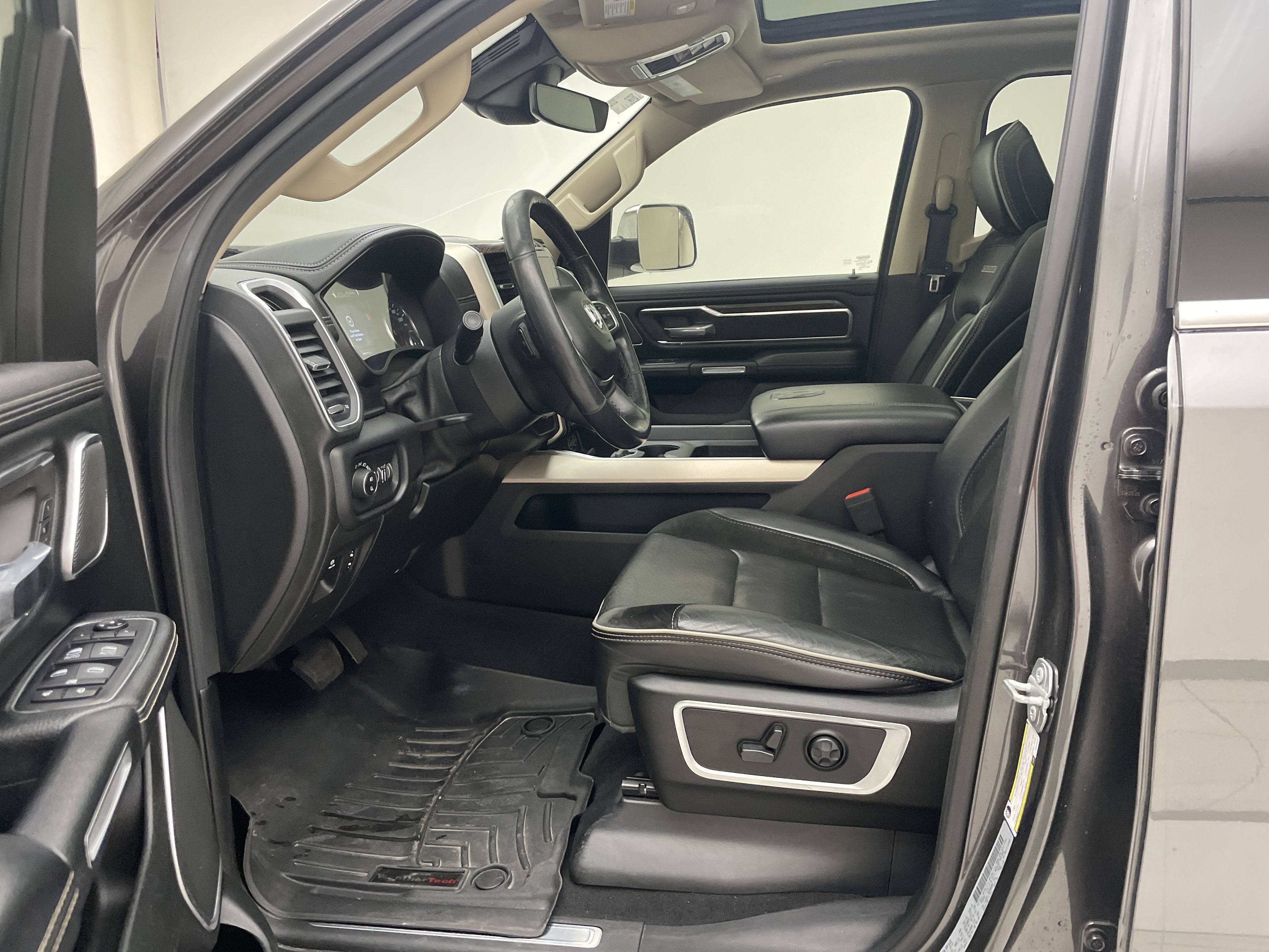 2019 RAM 1500 Laramie Crew Cab 4x4 5'7" Box