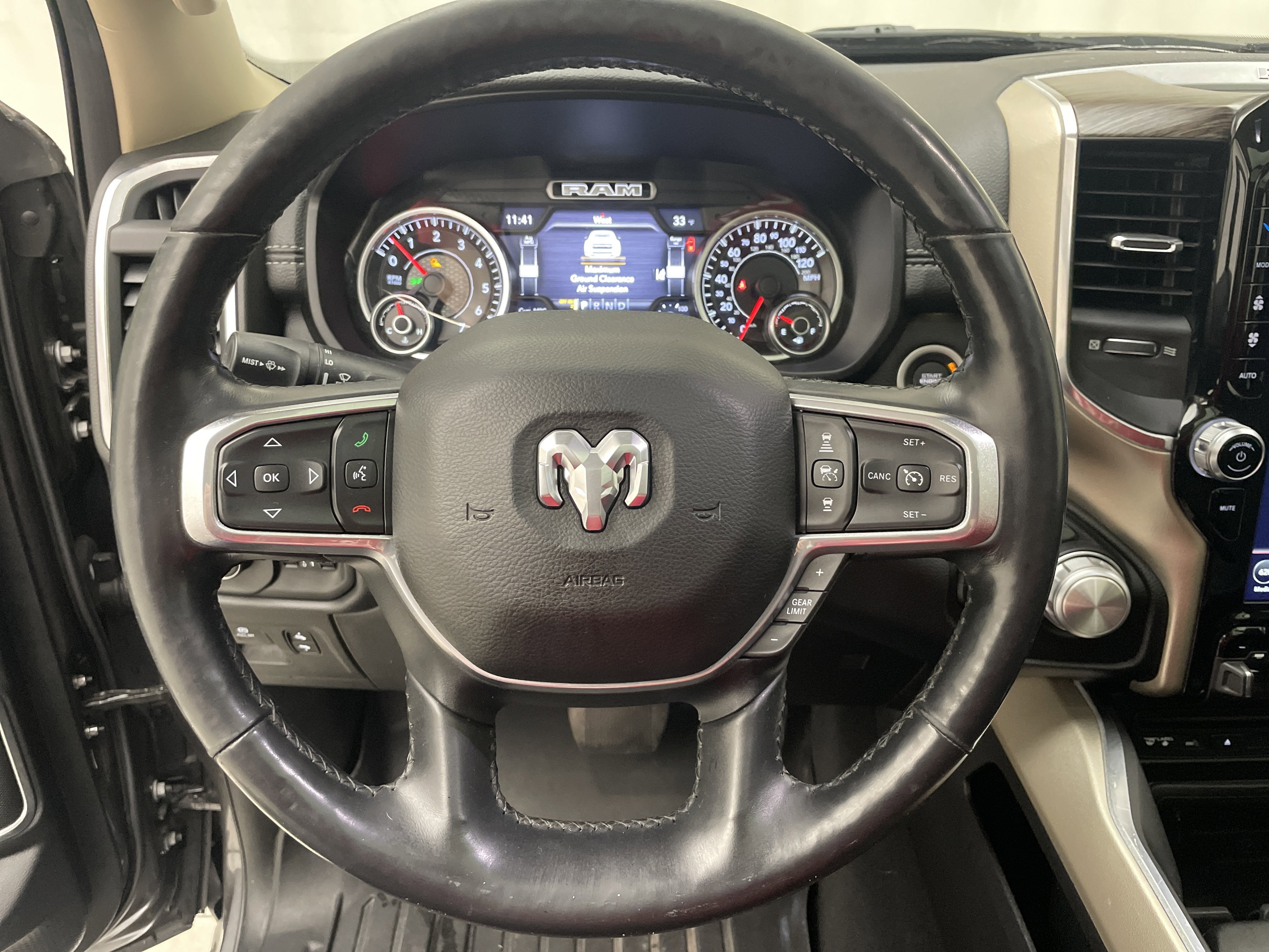 2019 RAM 1500 Laramie Crew Cab 4x4 5'7" Box