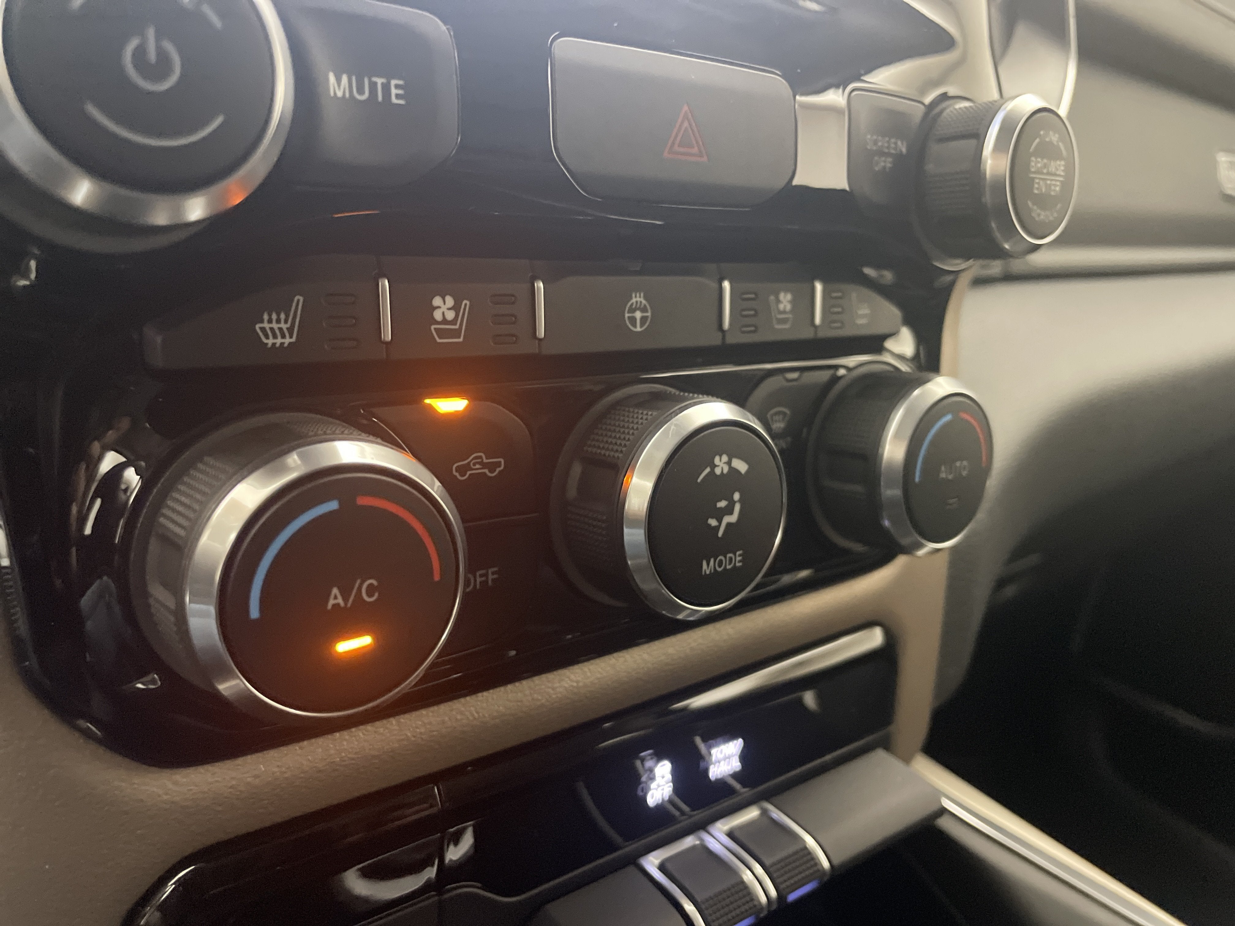 2022 RAM 1500 Laramie Crew Cab 4x4 5'7" Box