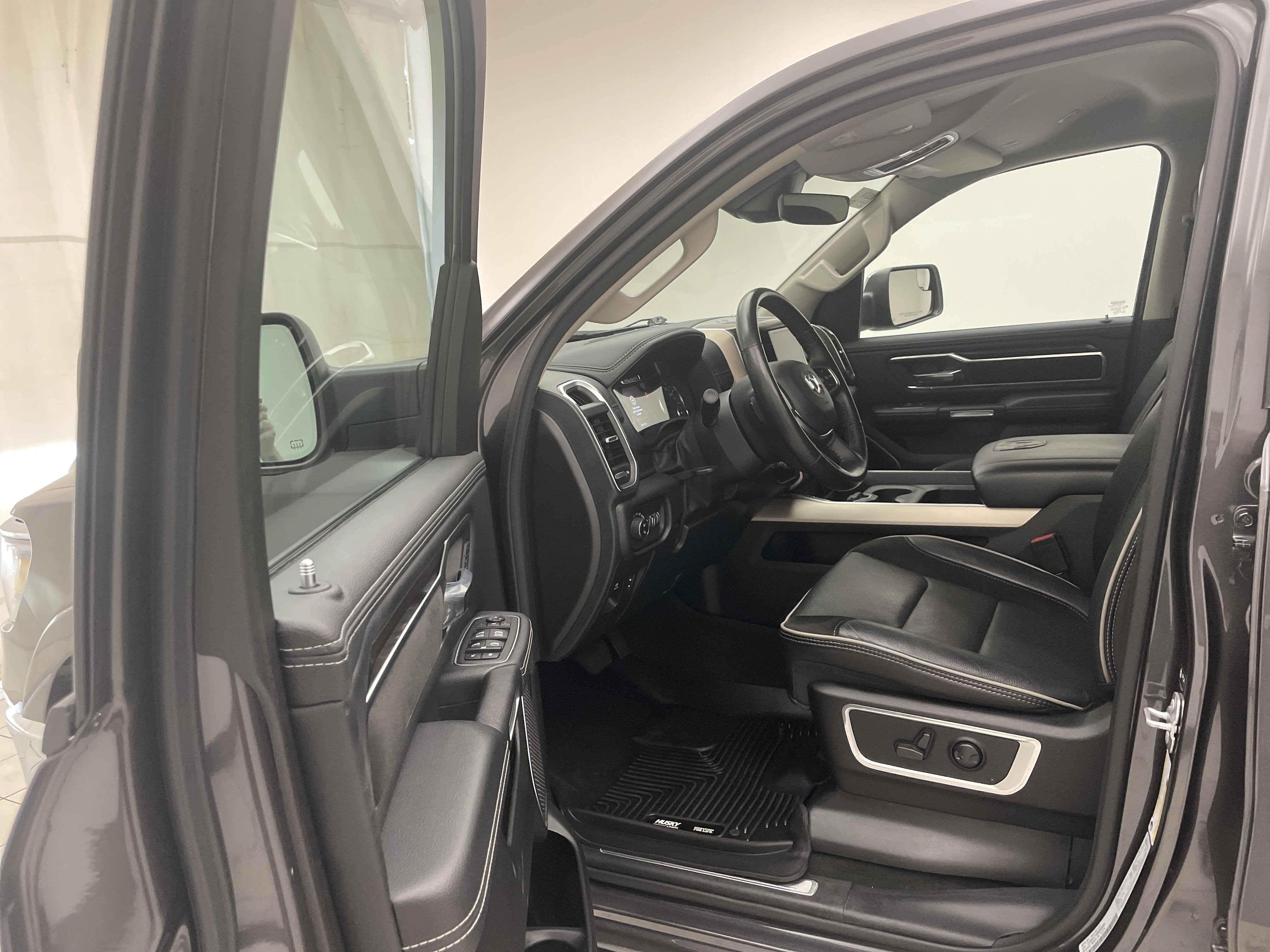 2022 RAM 1500 Laramie Crew Cab 4x4 5'7" Box