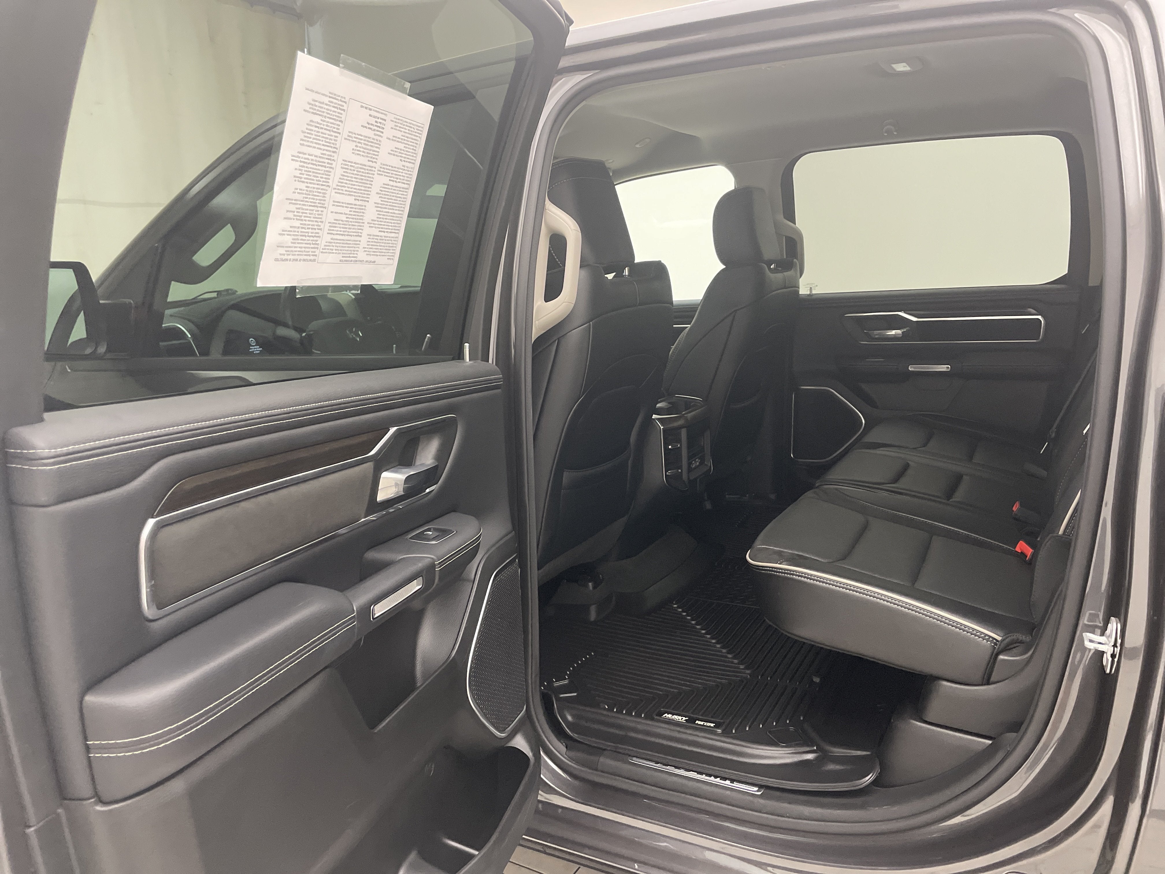 2022 RAM 1500 Laramie Crew Cab 4x4 5'7" Box