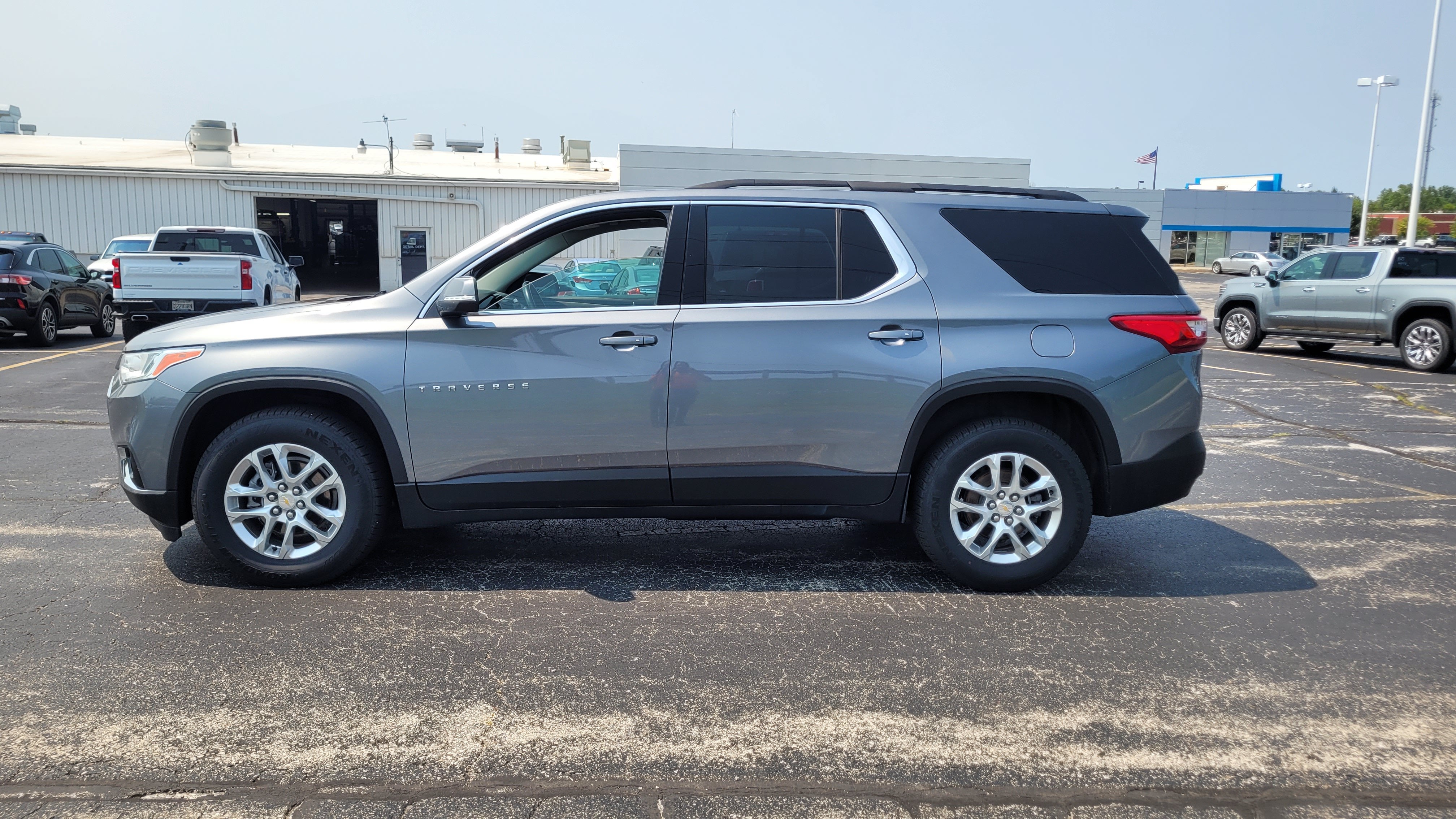 2021 Chevrolet Traverse LT Cloth