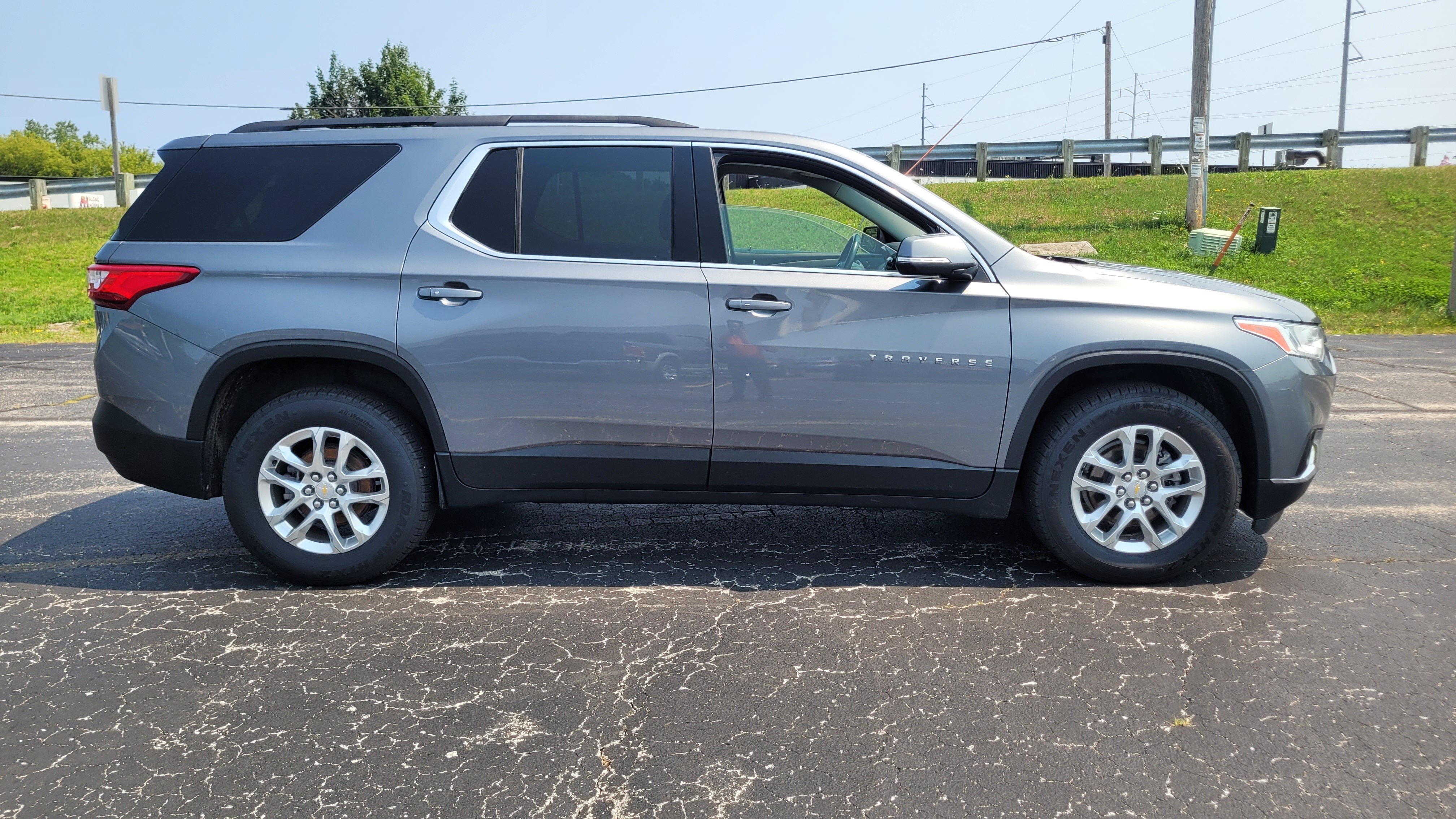 2021 Chevrolet Traverse LT Cloth