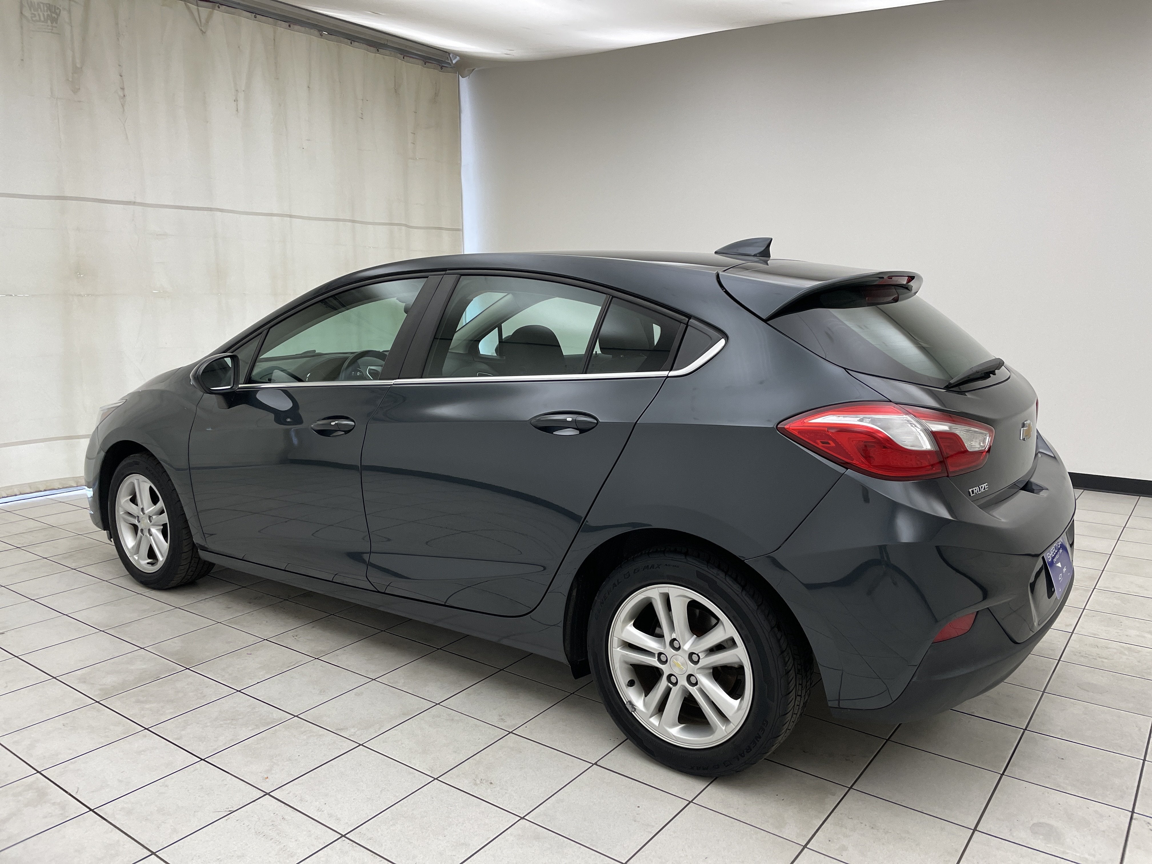 Used 2017 Chevrolet Cruze LT with VIN 3G1BE6SM0HS609292 for sale in Sheboygan, WI