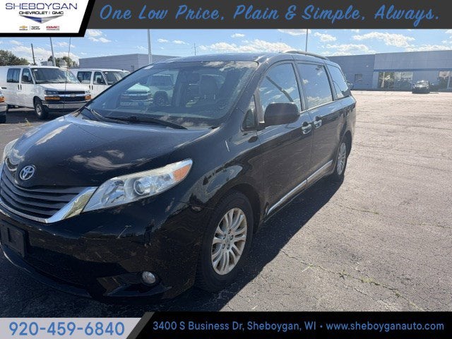 2013 Toyota Sienna XLE V6 8 Passenger