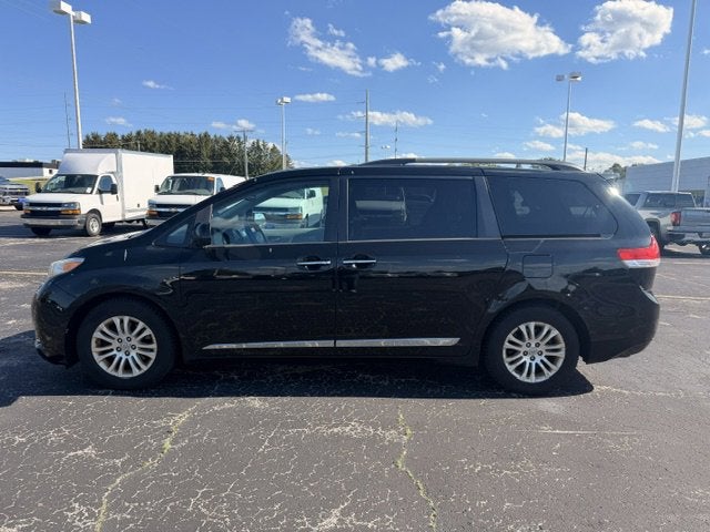 2013 Toyota Sienna XLE V6 8 Passenger