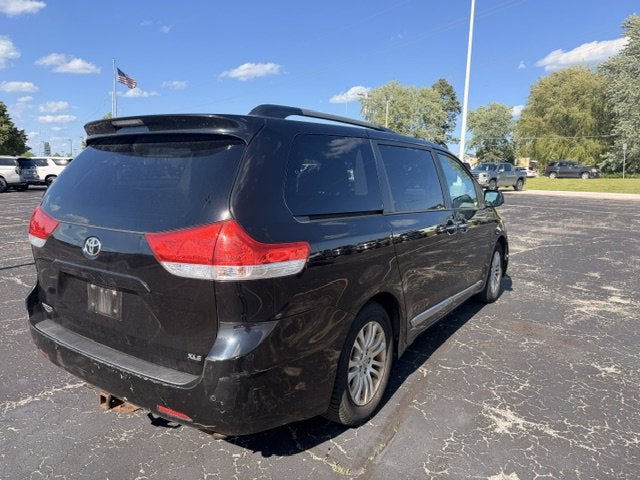 2013 Toyota Sienna XLE V6 8 Passenger
