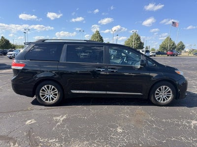 2013 Toyota Sienna XLE V6 8 Passenger