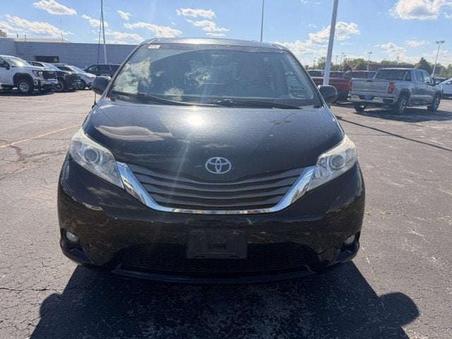 2013 Toyota Sienna XLE V6 8 Passenger