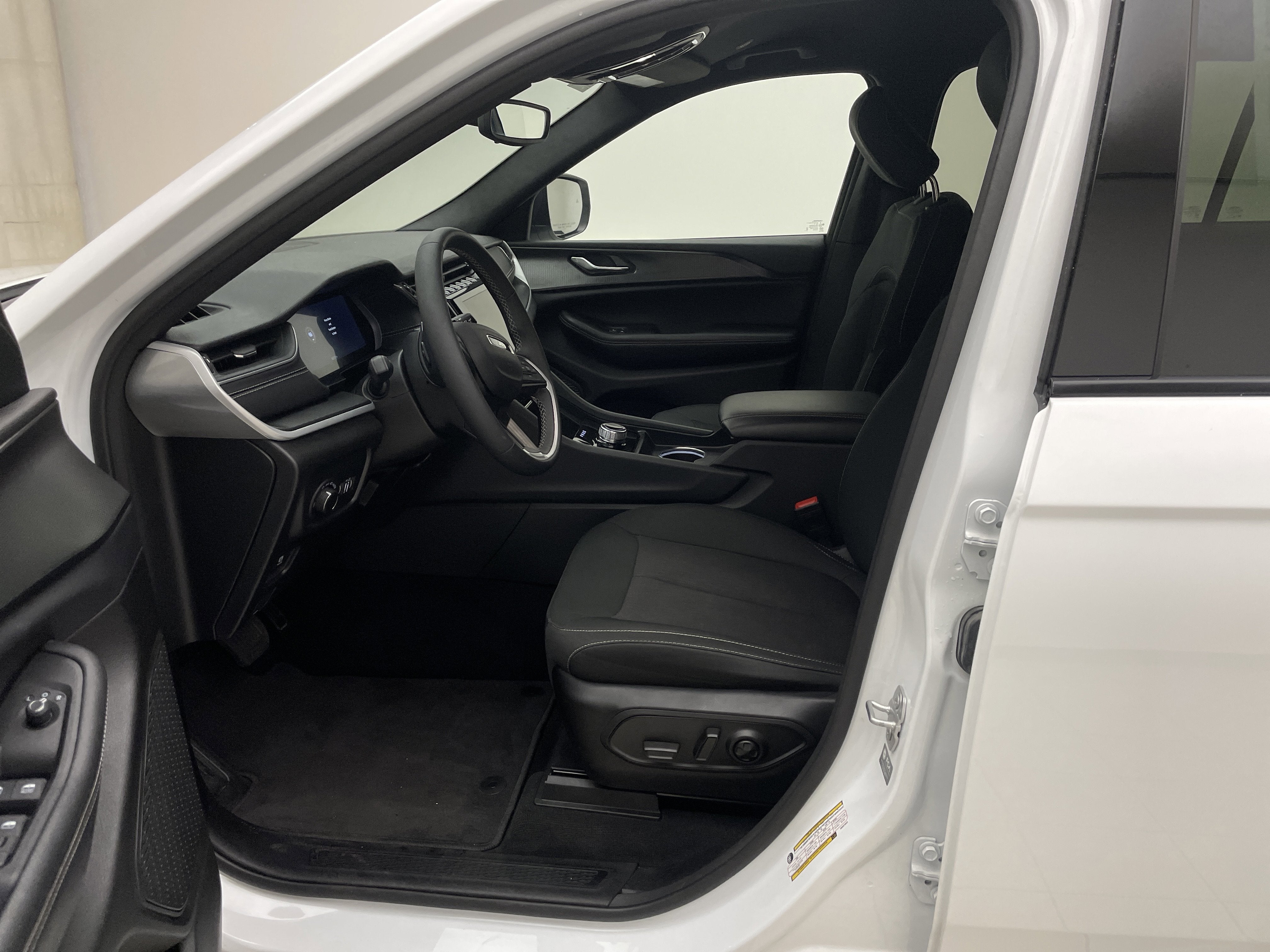 2025 Jeep Grand Cherokee L Laredo 4x4