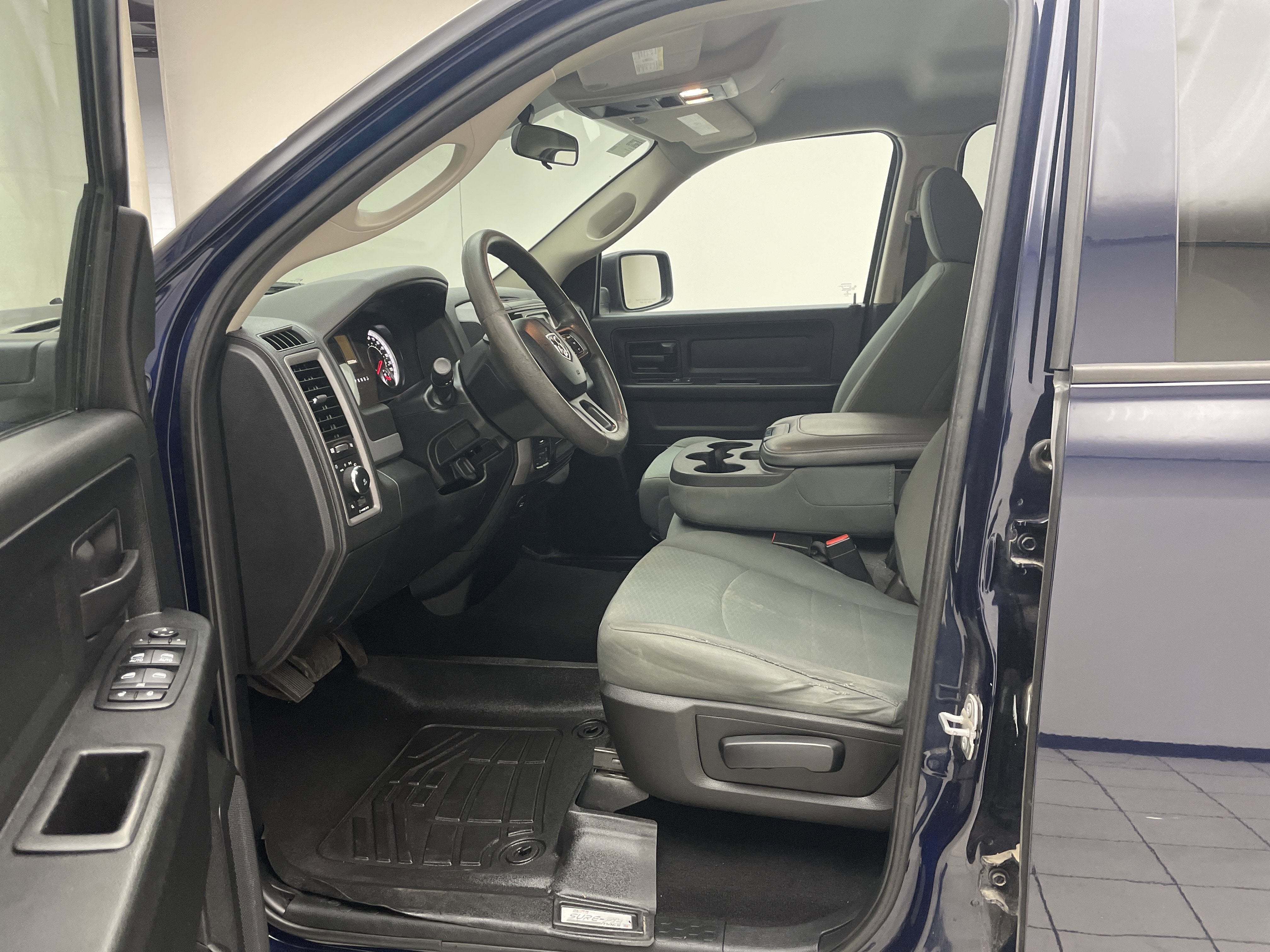 2018 RAM 1500 Express Quad Cab 4x4 6'4' Box