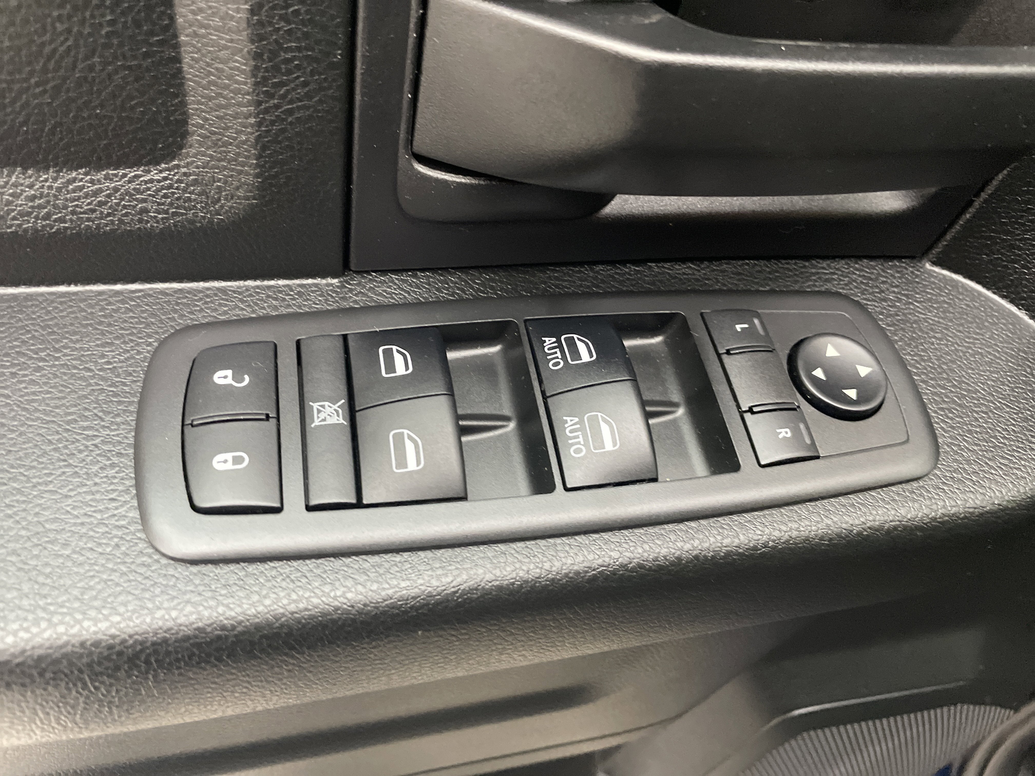 2018 RAM 1500 Express Quad Cab 4x4 6'4' Box