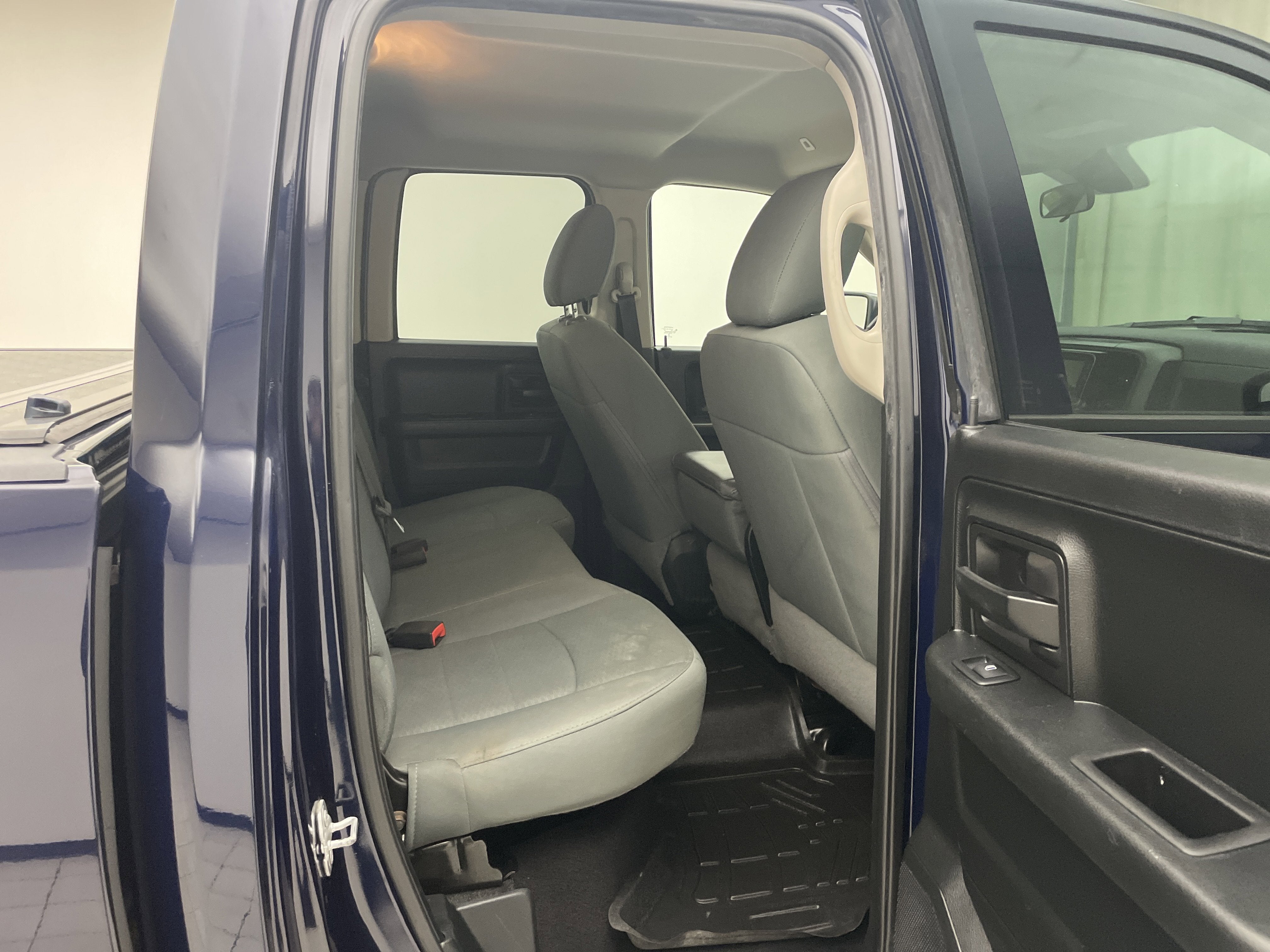 2018 RAM 1500 Express Quad Cab 4x4 6'4' Box