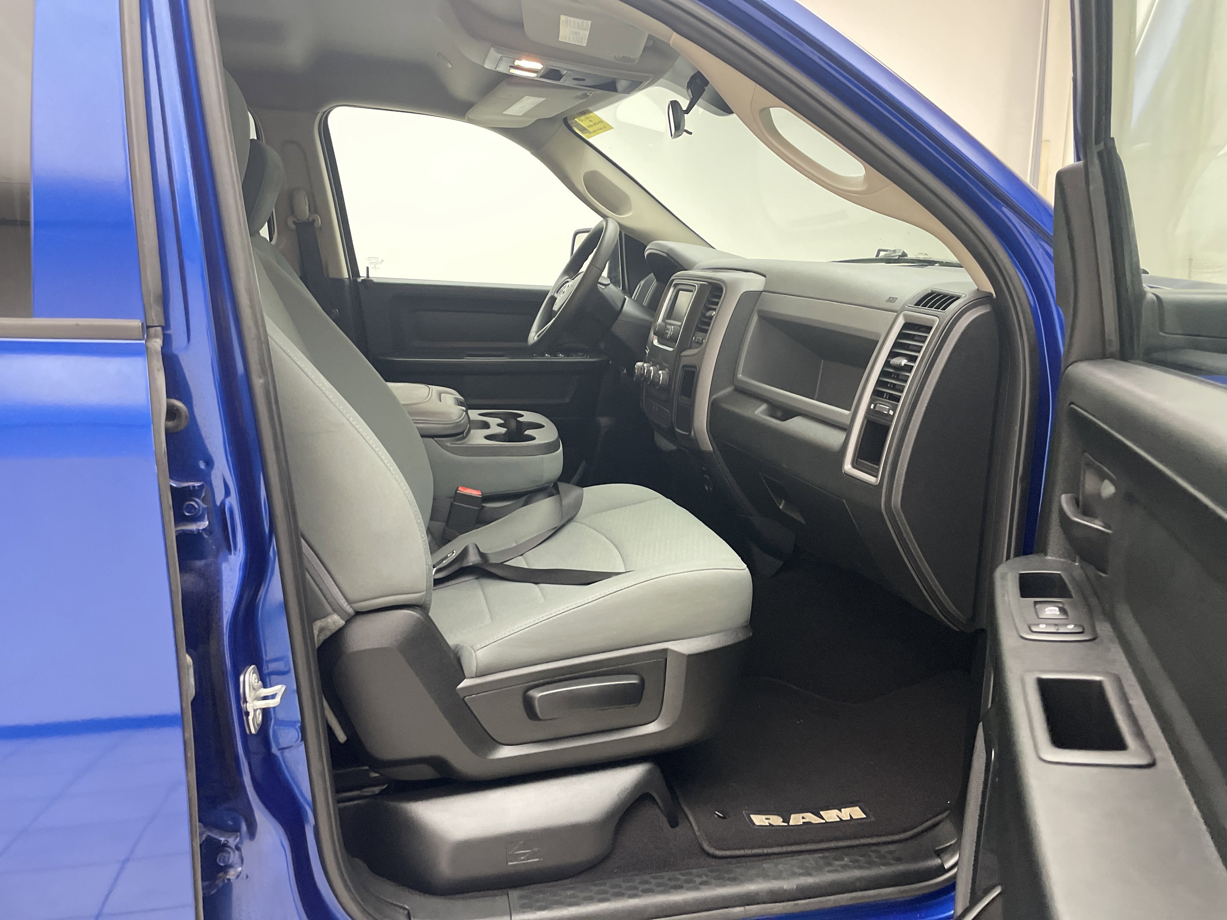 2018 RAM 1500 Express Quad Cab 4x4 6'4' Box