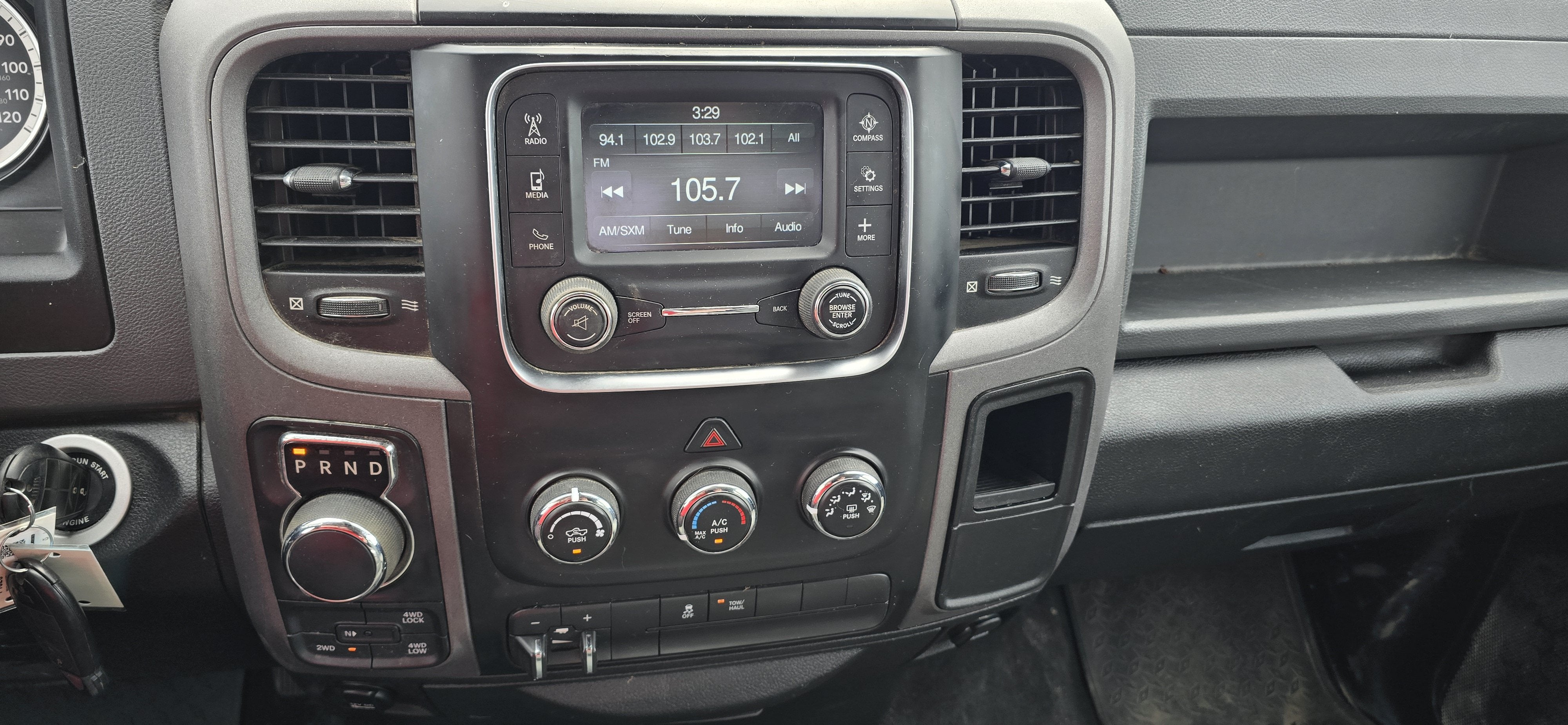 2017 RAM 1500 Express Crew Cab 4x4 5'7' Box