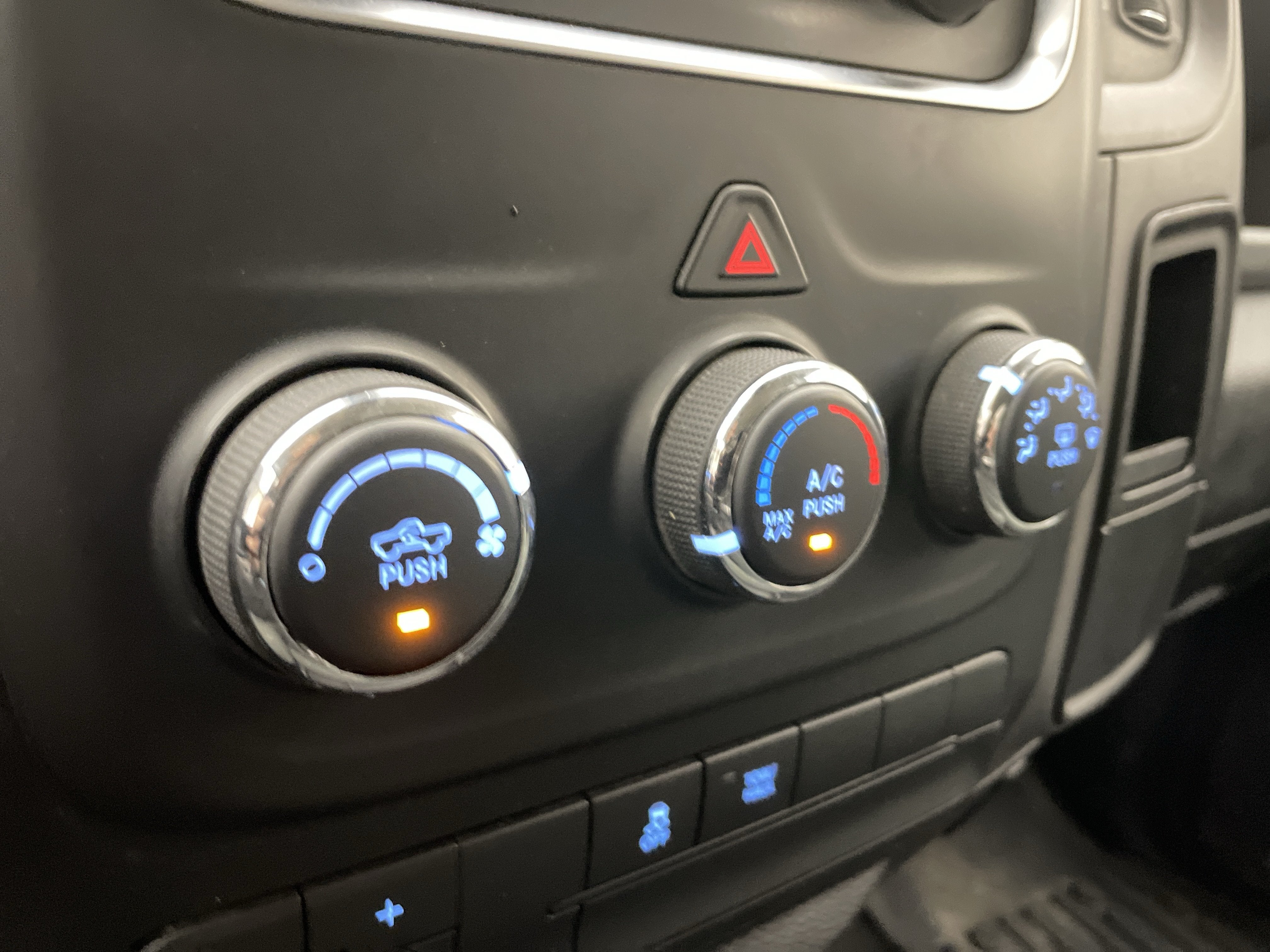 2017 RAM 1500 Express Crew Cab 4x4 5'7' Box