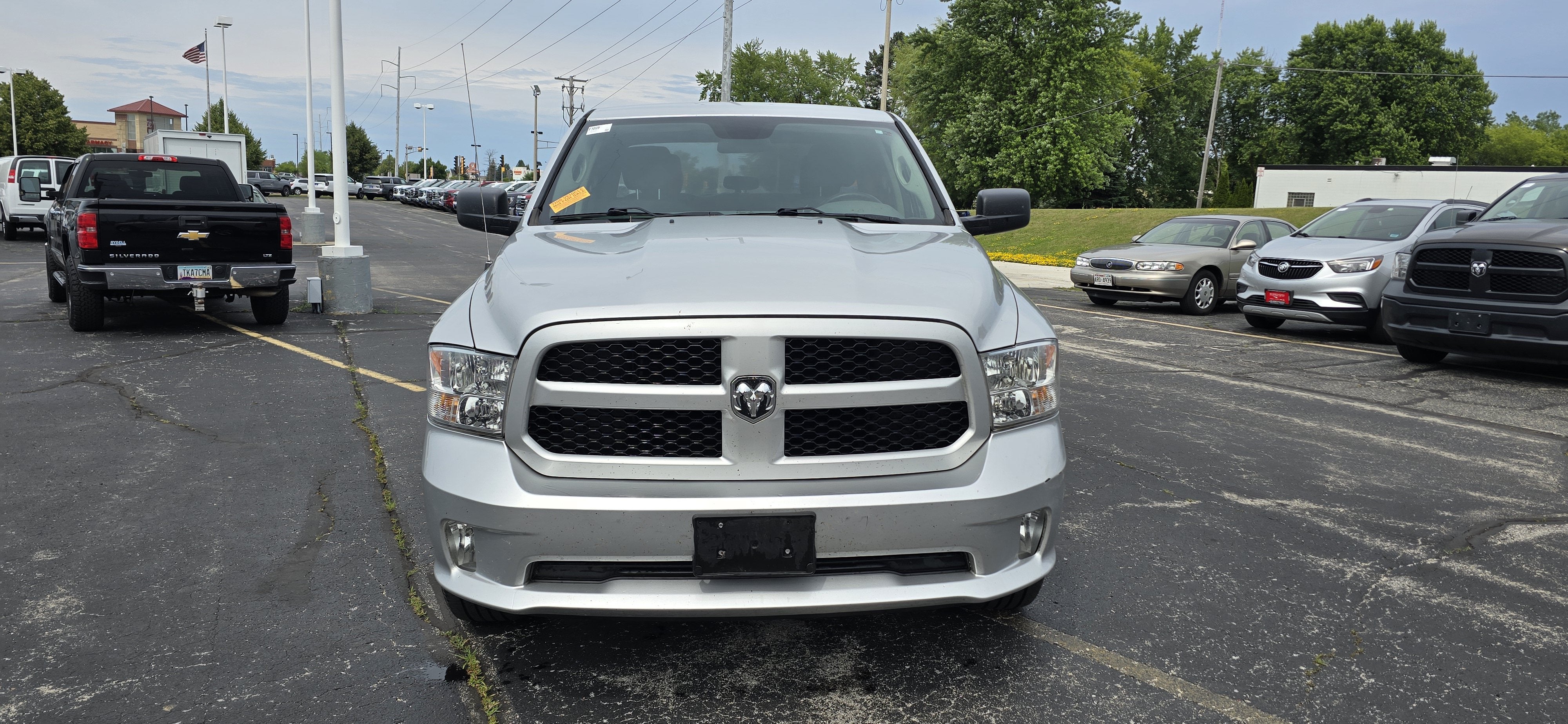2017 RAM 1500 Express Crew Cab 4x4 5'7' Box