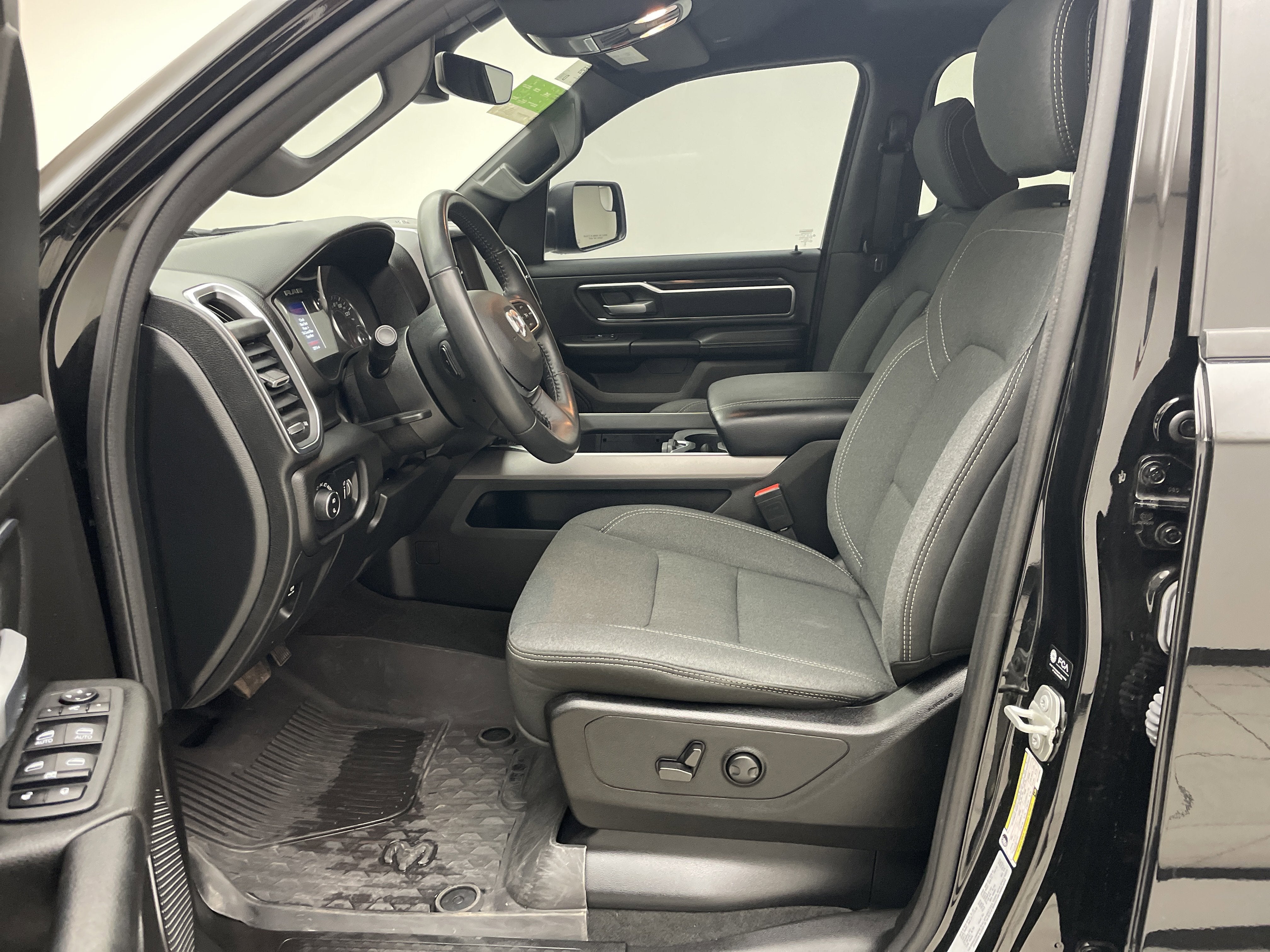 2024 RAM 1500 Big Horn Crew Cab 4x4 5'7' Box