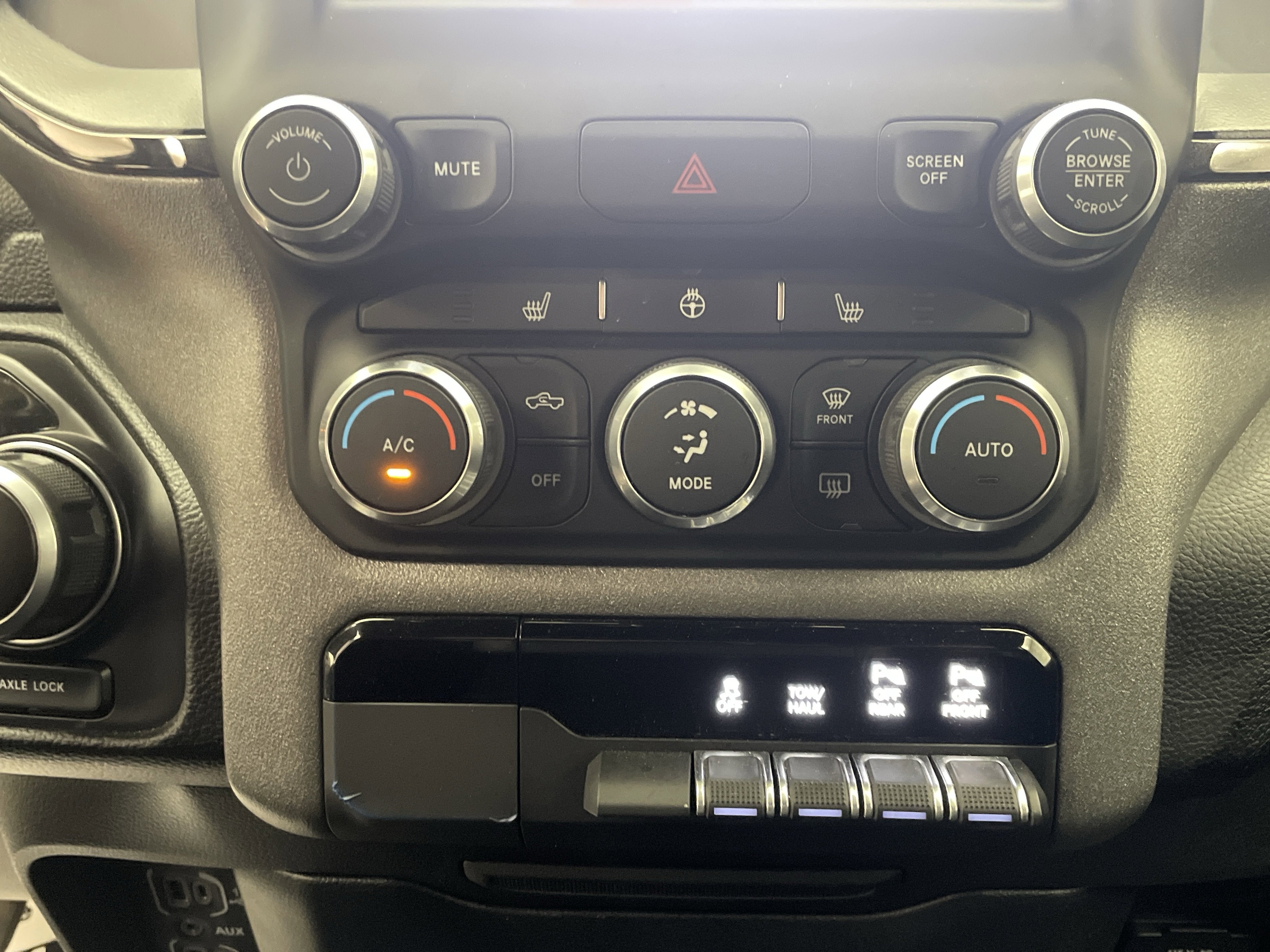 2023 RAM 1500 Big Horn Crew Cab 4x4 5'7' Box