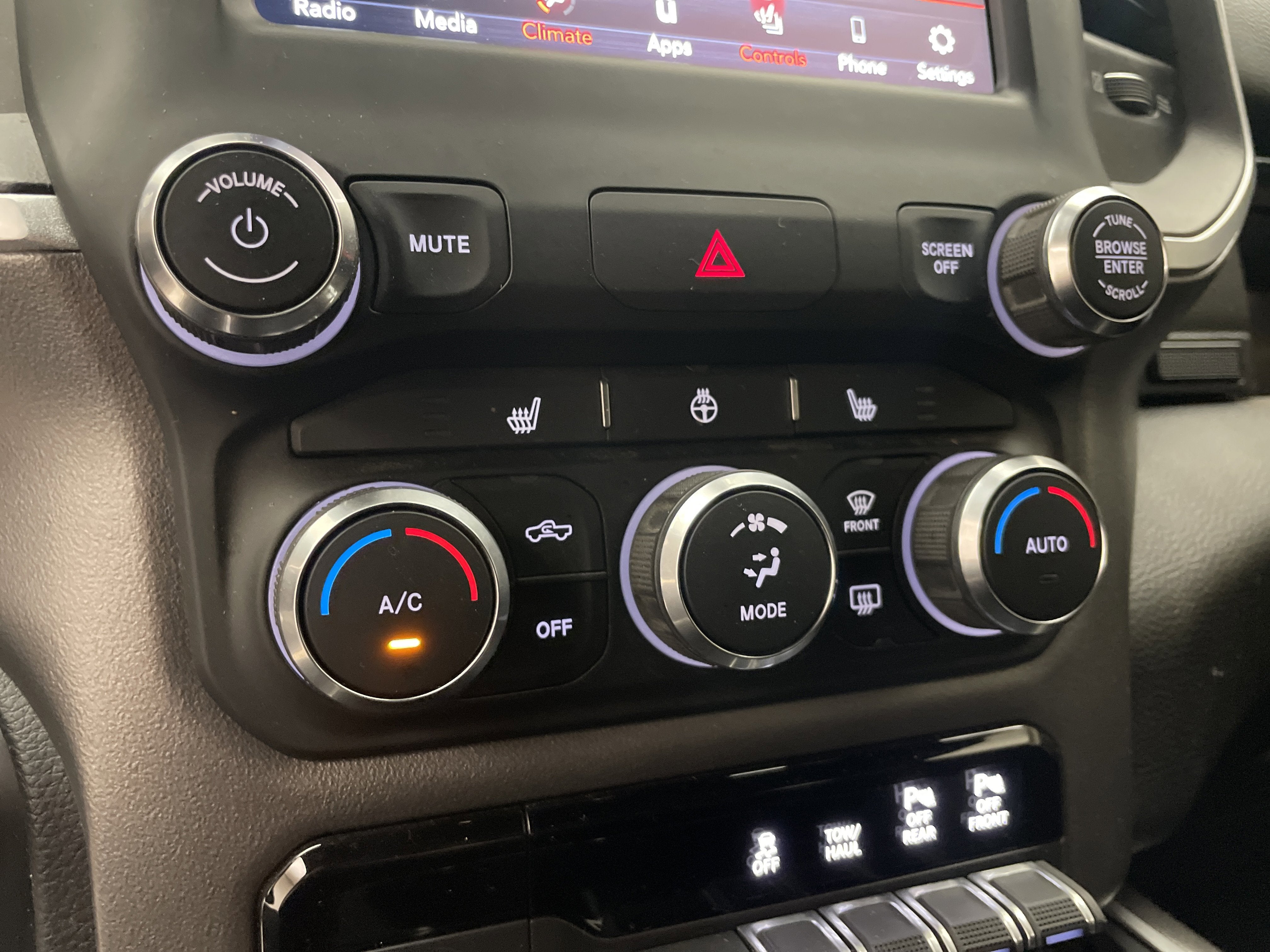 2020 RAM 1500 Big Horn Crew Cab 4x4 5'7' Box
