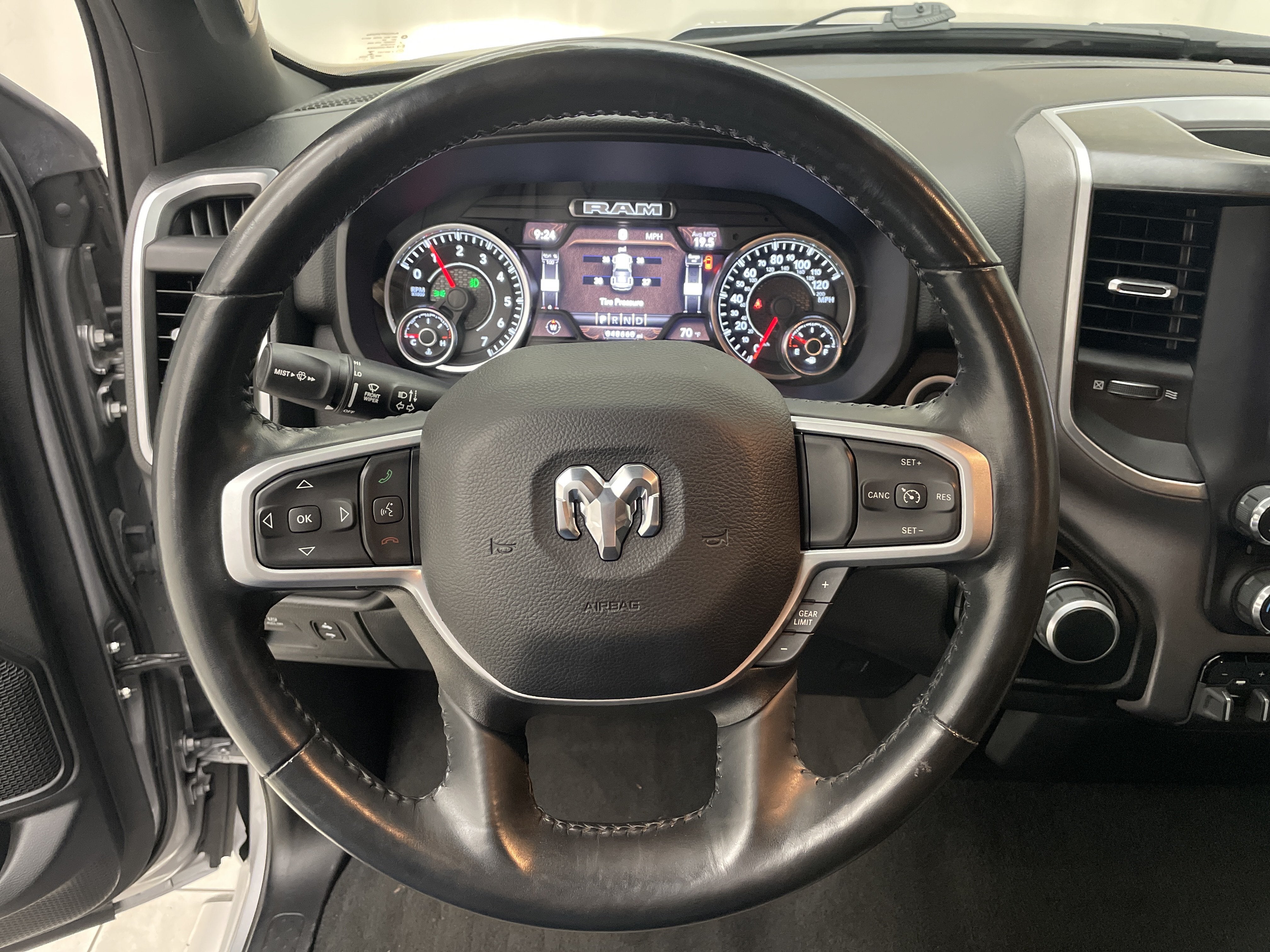 2022 RAM 1500 Big Horn Crew Cab 4x4 5'7' Box