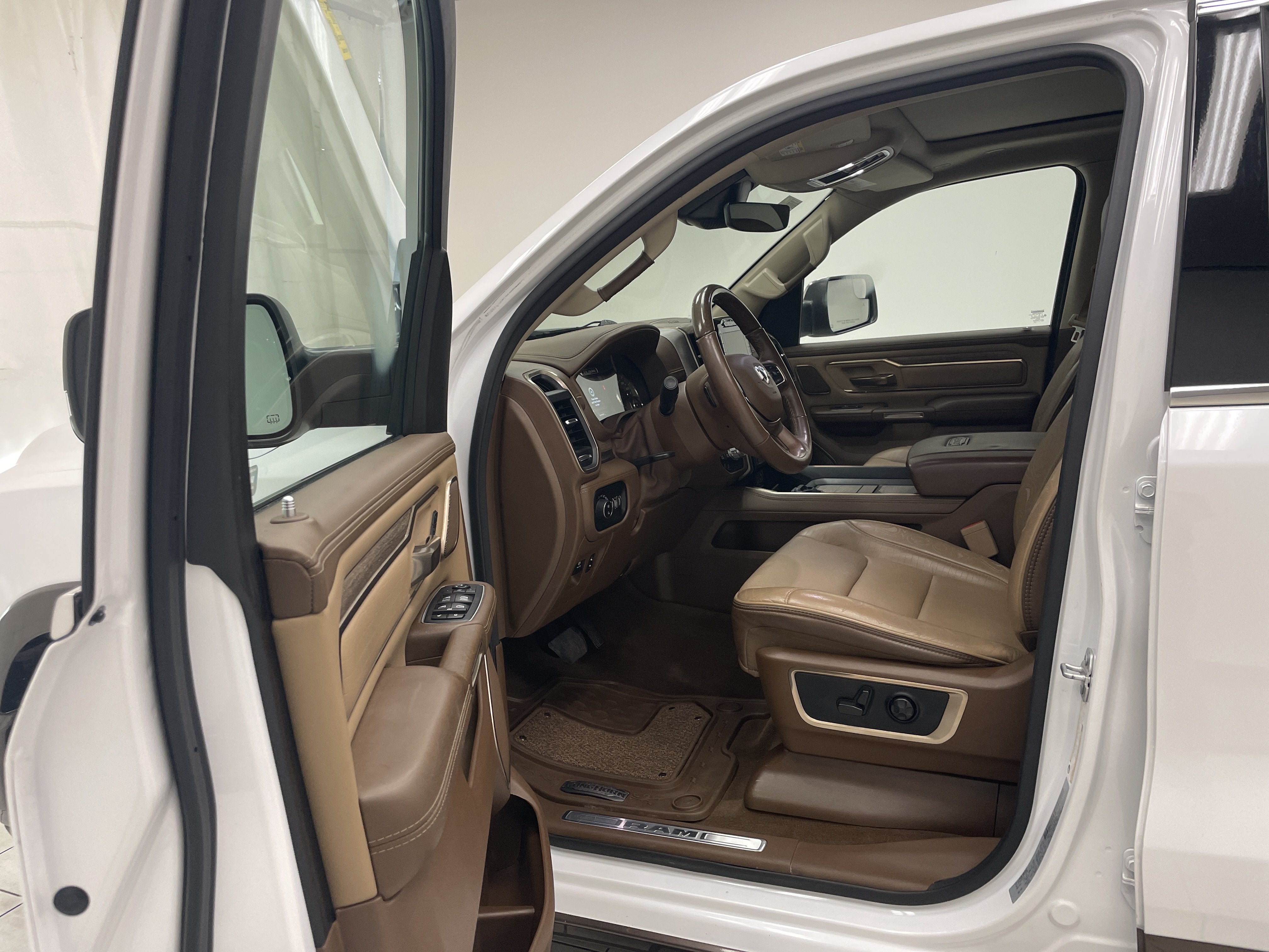 2020 RAM 1500 Laramie Longhorn Crew Cab 4x4 6'4' Box