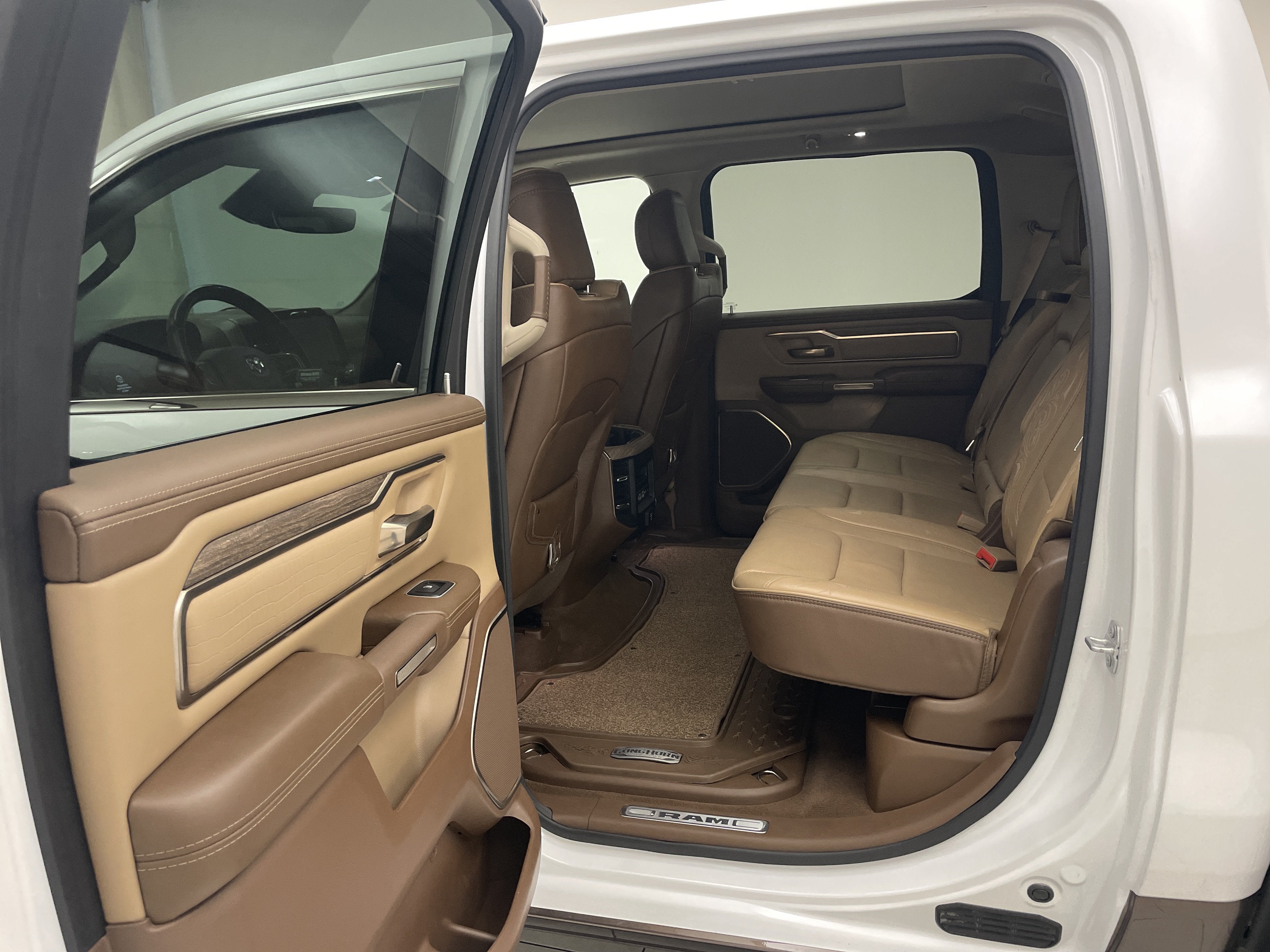 2020 RAM 1500 Laramie Longhorn Crew Cab 4x4 6'4' Box