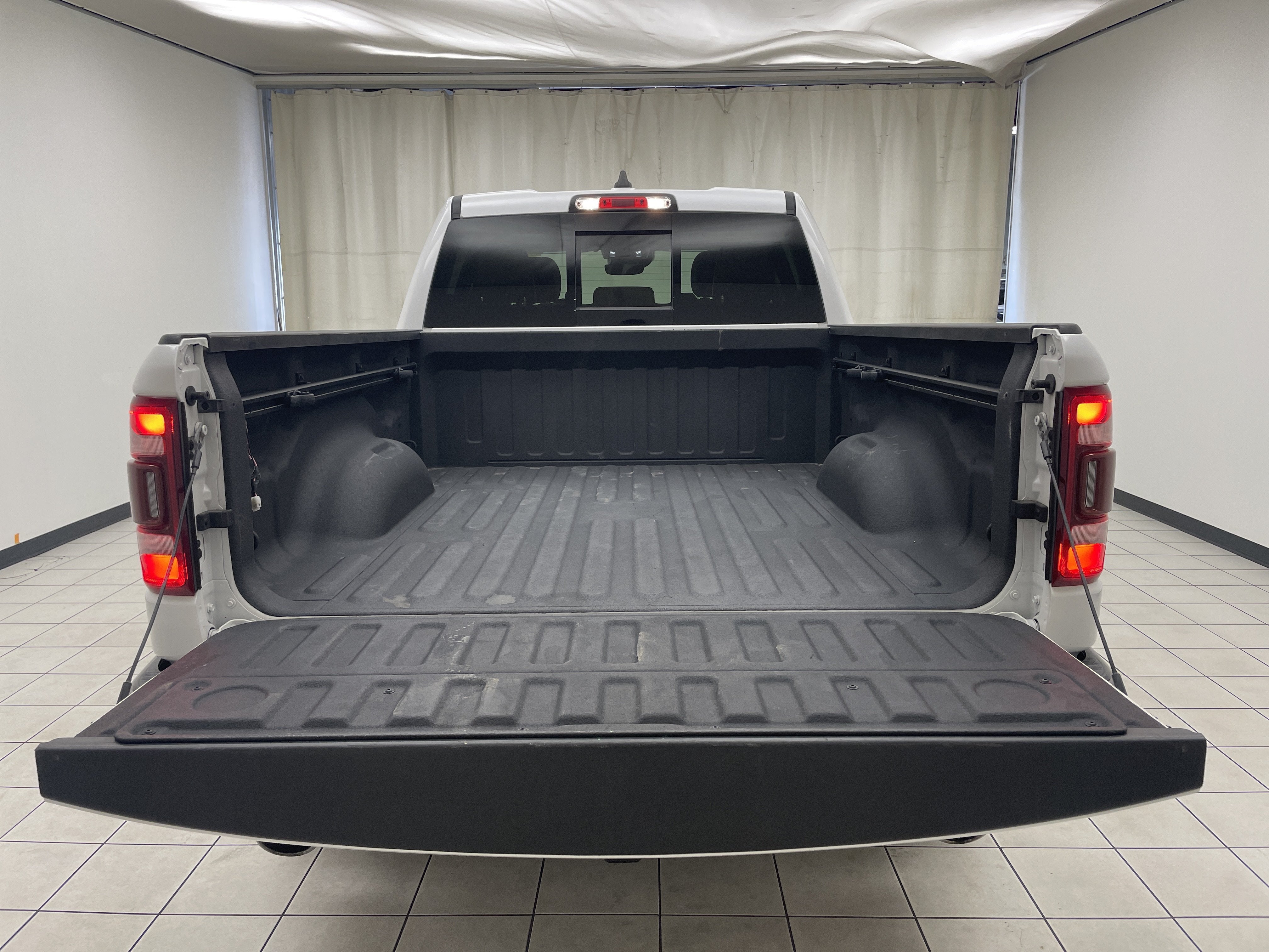2020 RAM 1500 Laramie Longhorn Crew Cab 4x4 6'4' Box