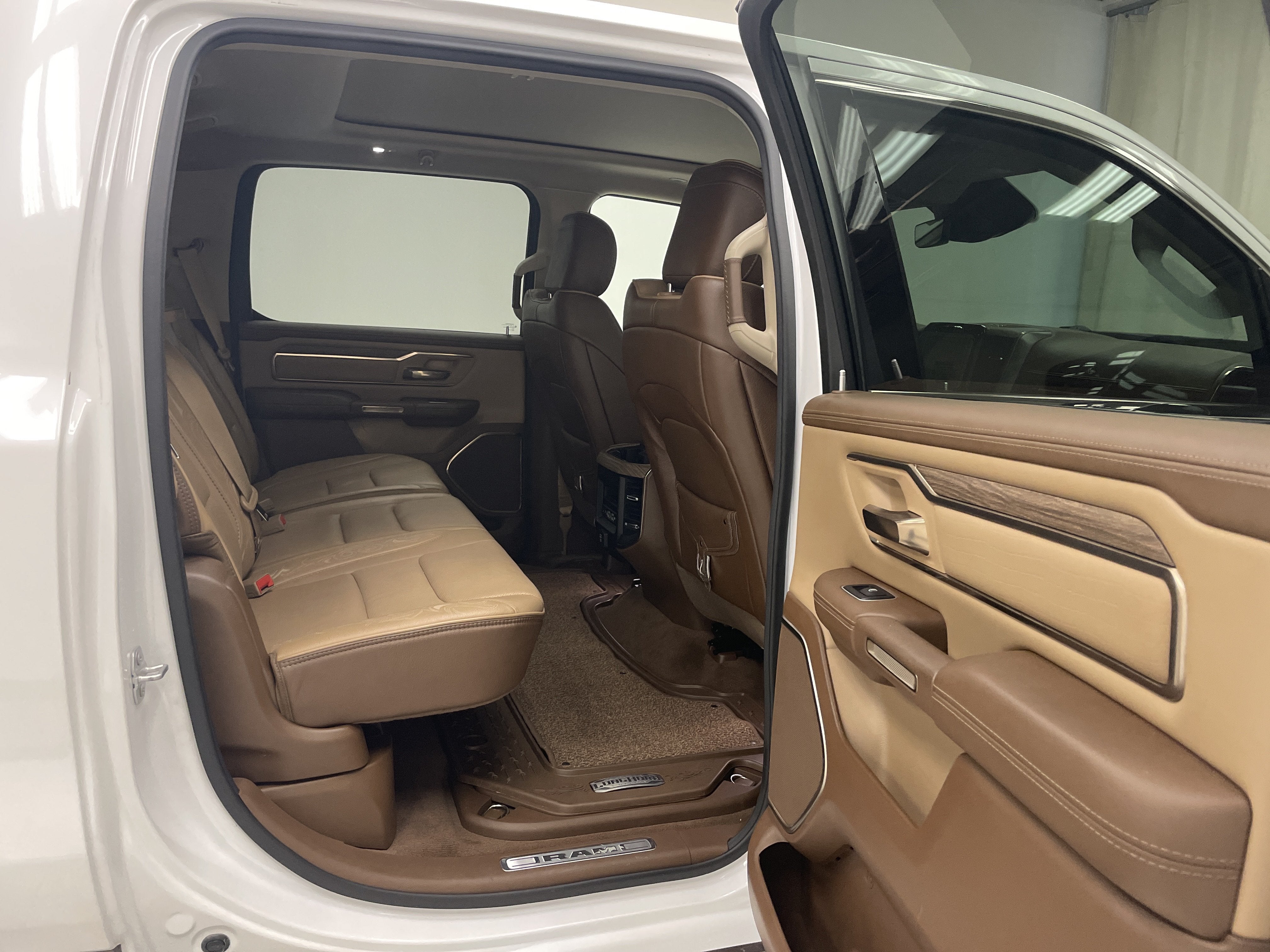 2020 RAM 1500 Laramie Longhorn Crew Cab 4x4 6'4' Box