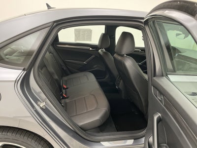 2021 Volkswagen Passat 2.0T R-Line