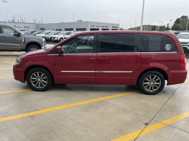 2015 Chrysler Town & Country S