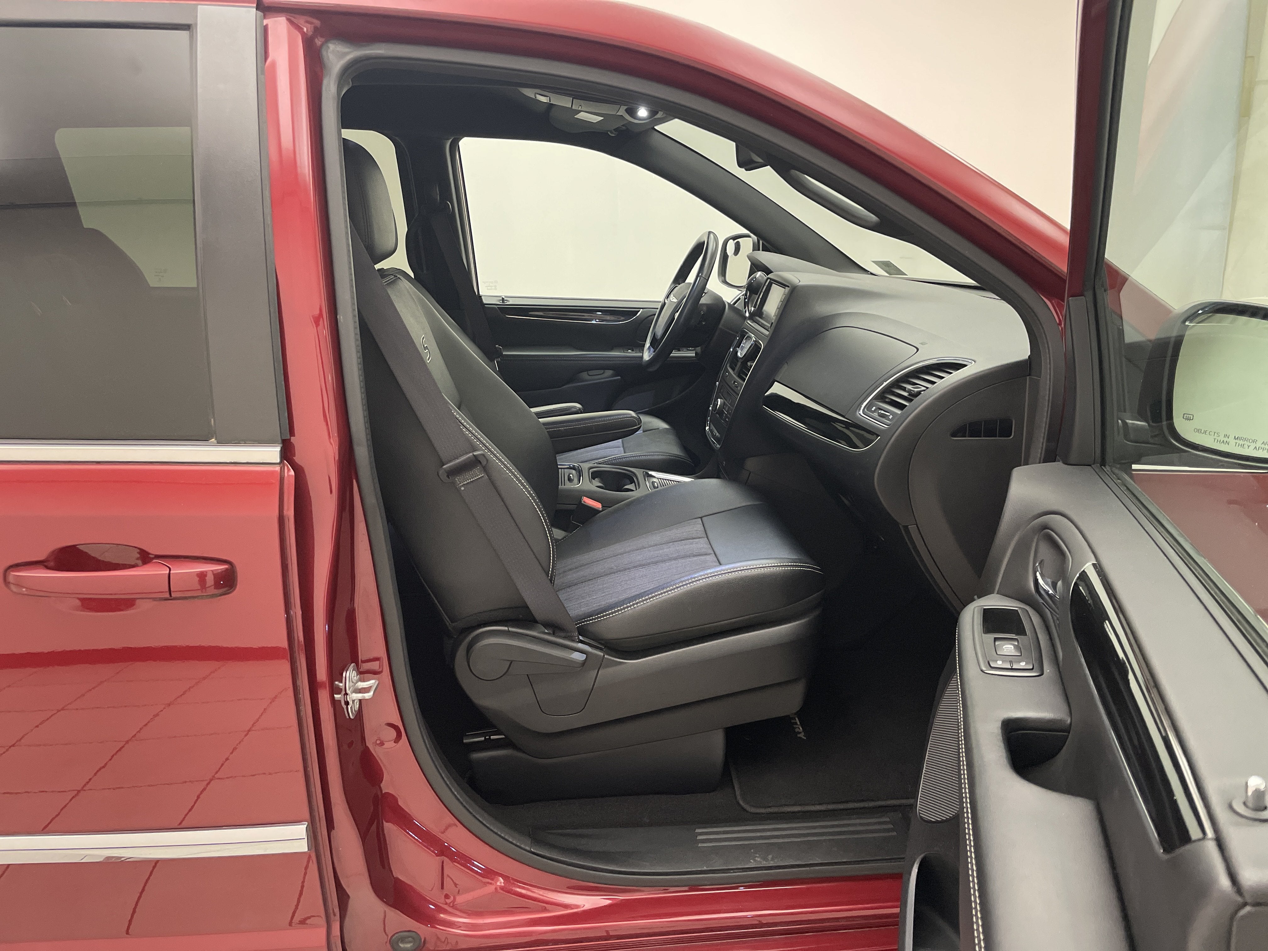 2015 Chrysler Town & Country S