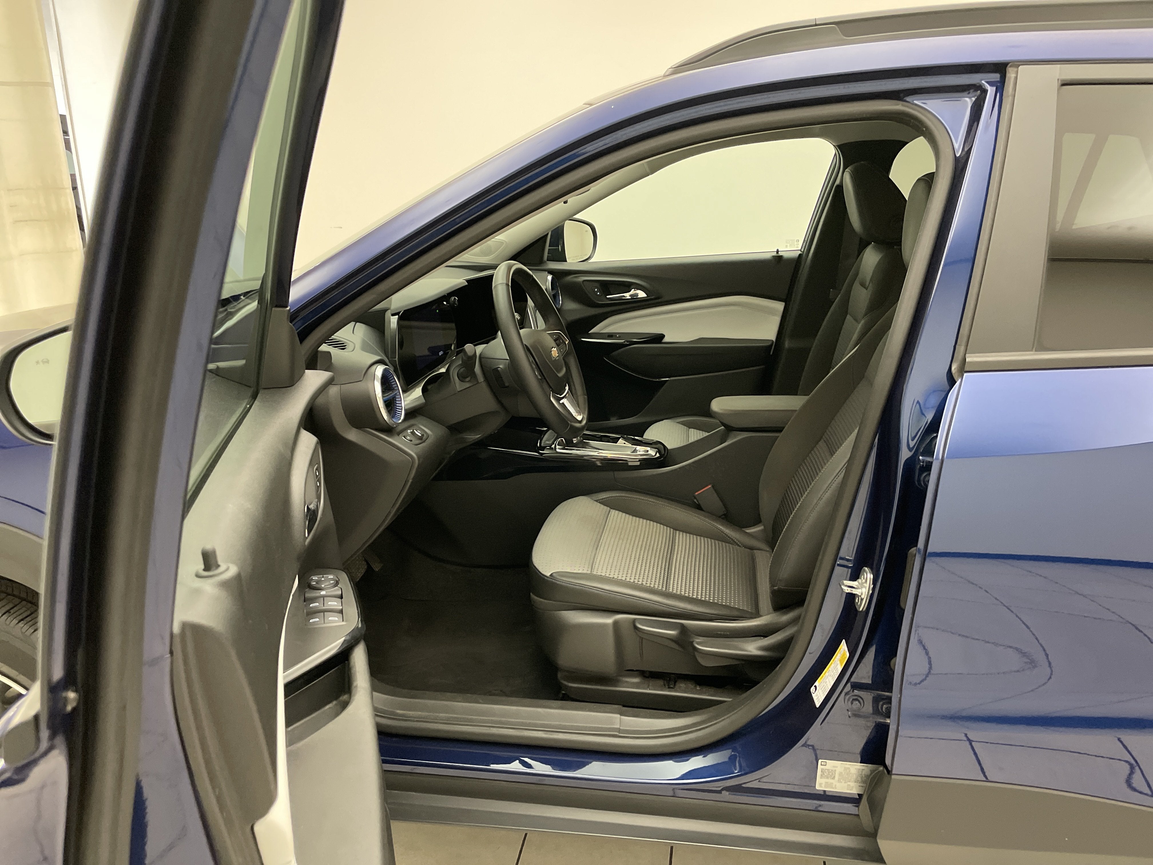2024 Chevrolet Trax FWD LT